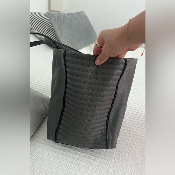 Gorgeous Botkier tote / shoulder bag. EUC!!! Medium/large size. Quality leather. - Picture 2 of 10